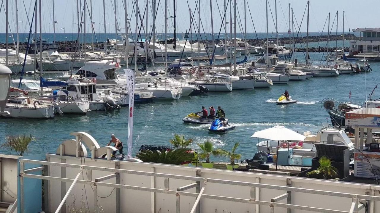 La Pecherie: Seaside Family Cocoon with Port Views Agde Exterior photo