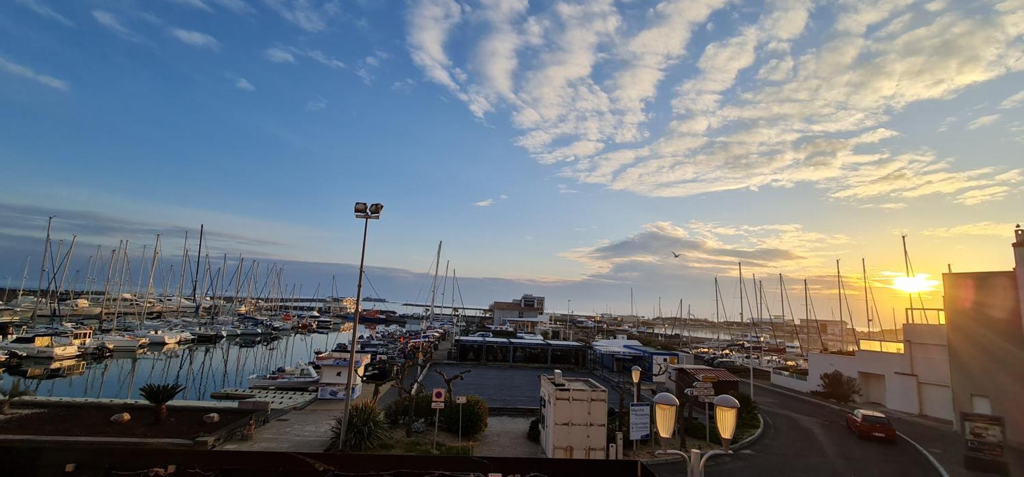 La Pecherie: Seaside Family Cocoon with Port Views Agde Exterior photo