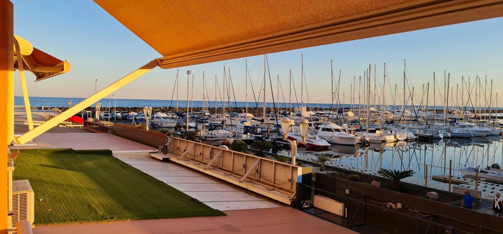 La Pecherie: Seaside Family Cocoon with Port Views Agde Exterior photo